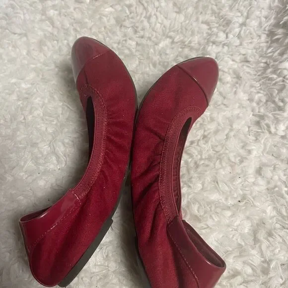 Dexflex Comfort Fabric & synthetic red patent slip on flats round toe SZ7.5 - Picture 6 of 9